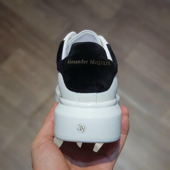 ALEXANDER/MCQUEEN Sneaker Athletic White And Black Unisex - Picture 2 of 6